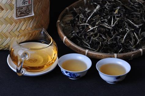 What is yellow tea, and how does it dance with the moonlight?